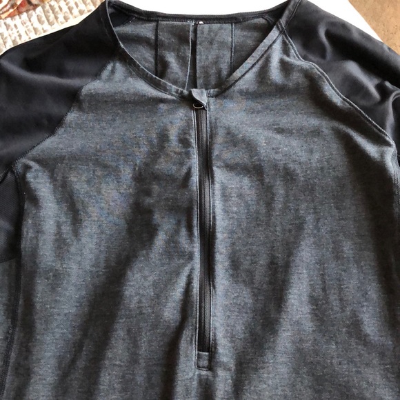 Lululemon Women’s Quarter Sleeve Shirt - Picture 2 of 3